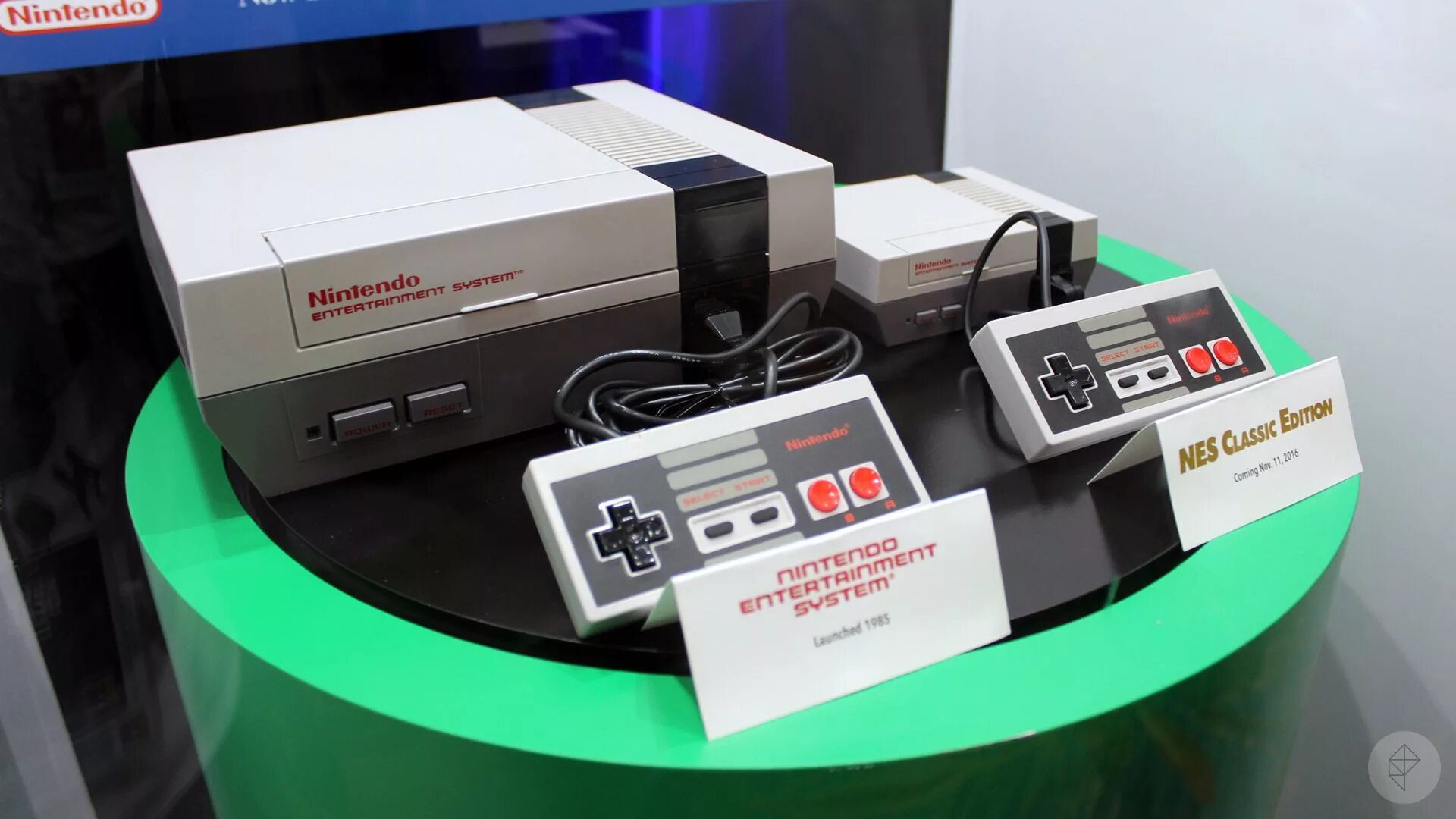 Nintendo первая. NES Classic Edition. Нинтендо нес Классик. Nintendo 1. Самая первая Нинтендо.