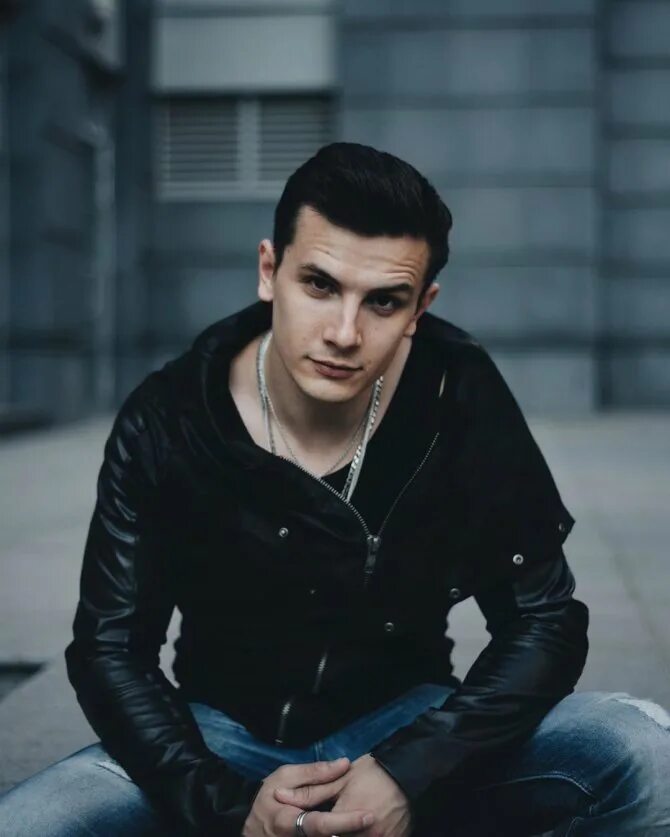 Н ю певец. Н ю певец. Юрий николаенко. Юра николаенко nю. Юрий николаенко улица.