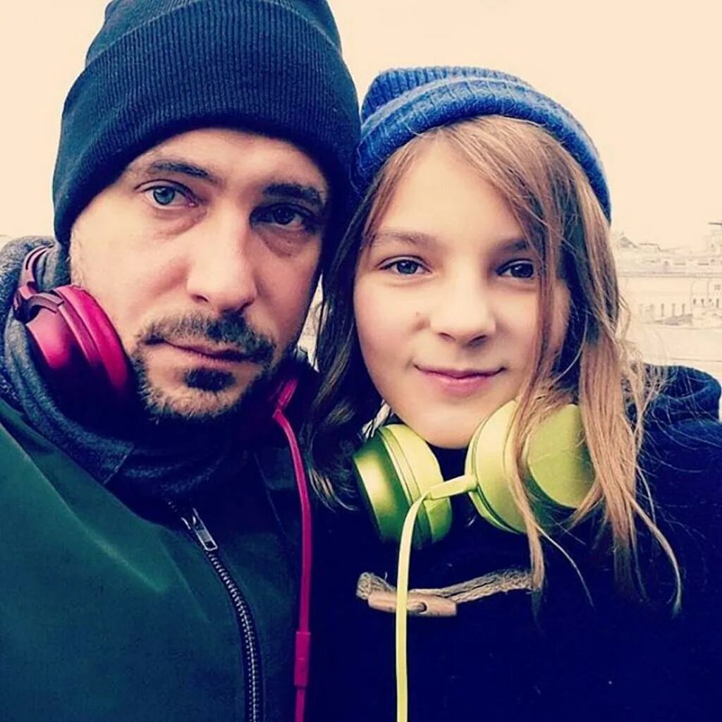 Евгений цыганов в детстве. Ирина леонова с детьми. Евгений цыганов 8 детей. Дети евгения цыганова. Ирина леонова и евгений цыганов.