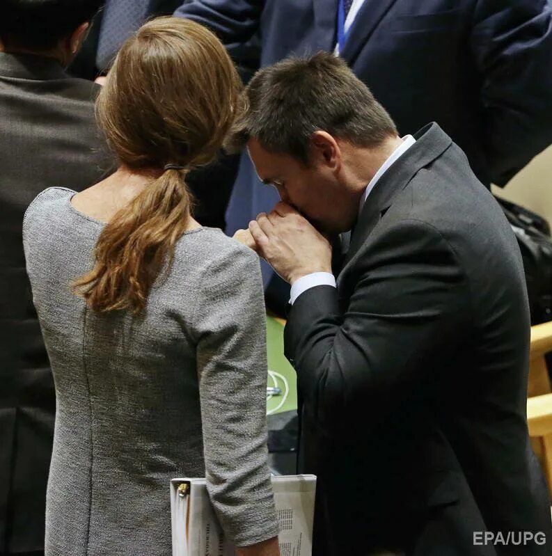 Вздрагивать перед