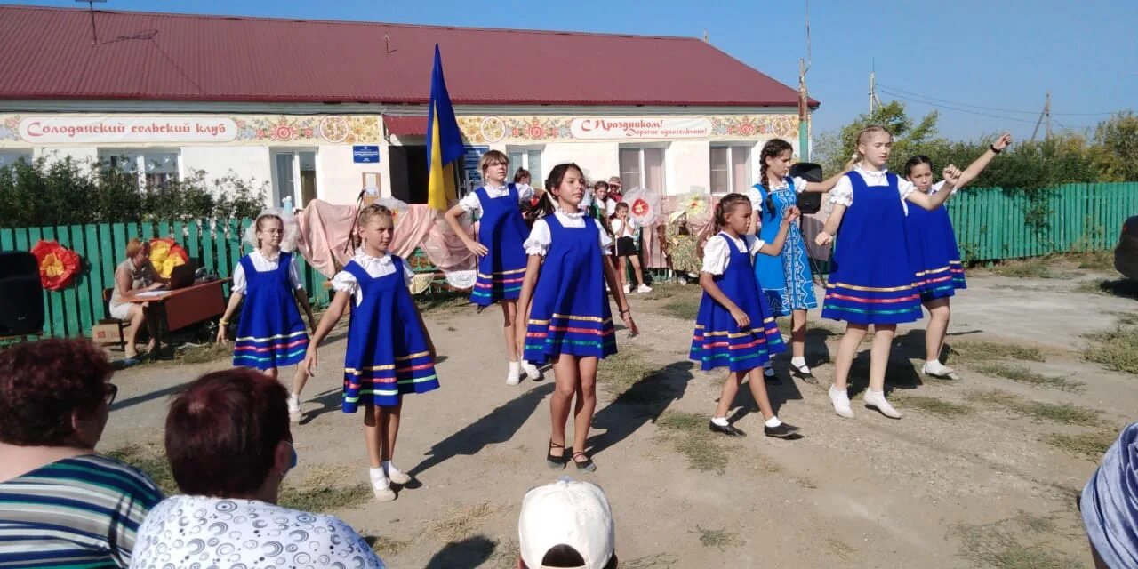 Звезда села. Посёлок Буранный Агаповский район. Буранная школа Агаповский район. Буранный Челябинская область. Поселок Буранный Челябинская область.