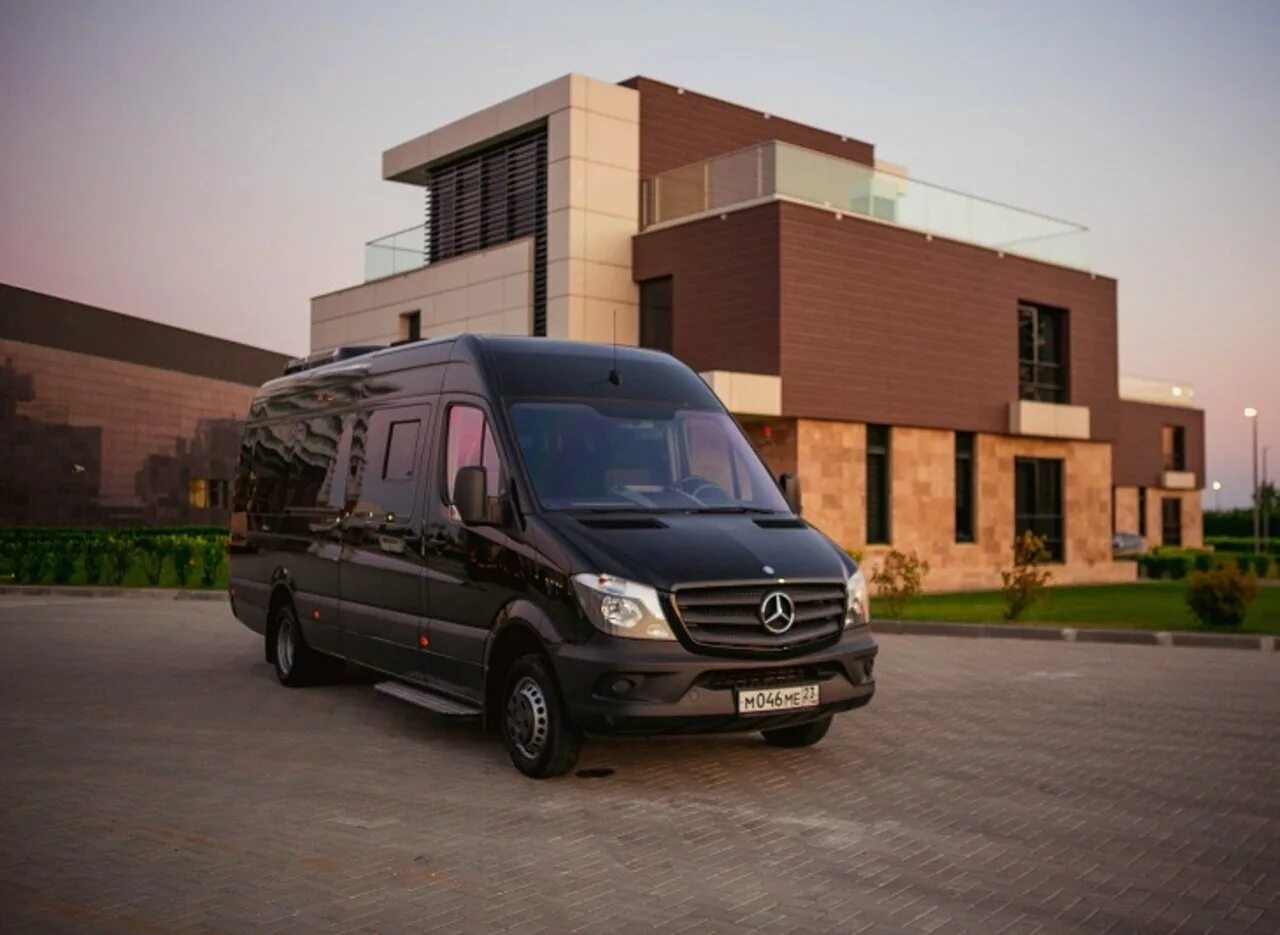 Микроавтобус Мерседес Спринтер. Mercedes Sprinter Сочи. Микроавтобус Мерседес Спринтер пассажирский. Mercedes Viano Mercedes Sprinter.