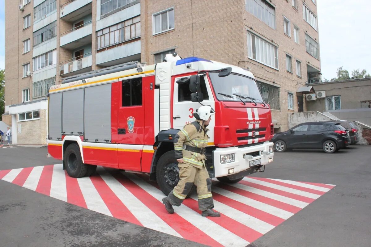 Разметка для пожарной техники во дворах. Площадка для пожарной техники. Разметка для пожарных машин. Подъезд для пожарных автомобилей.