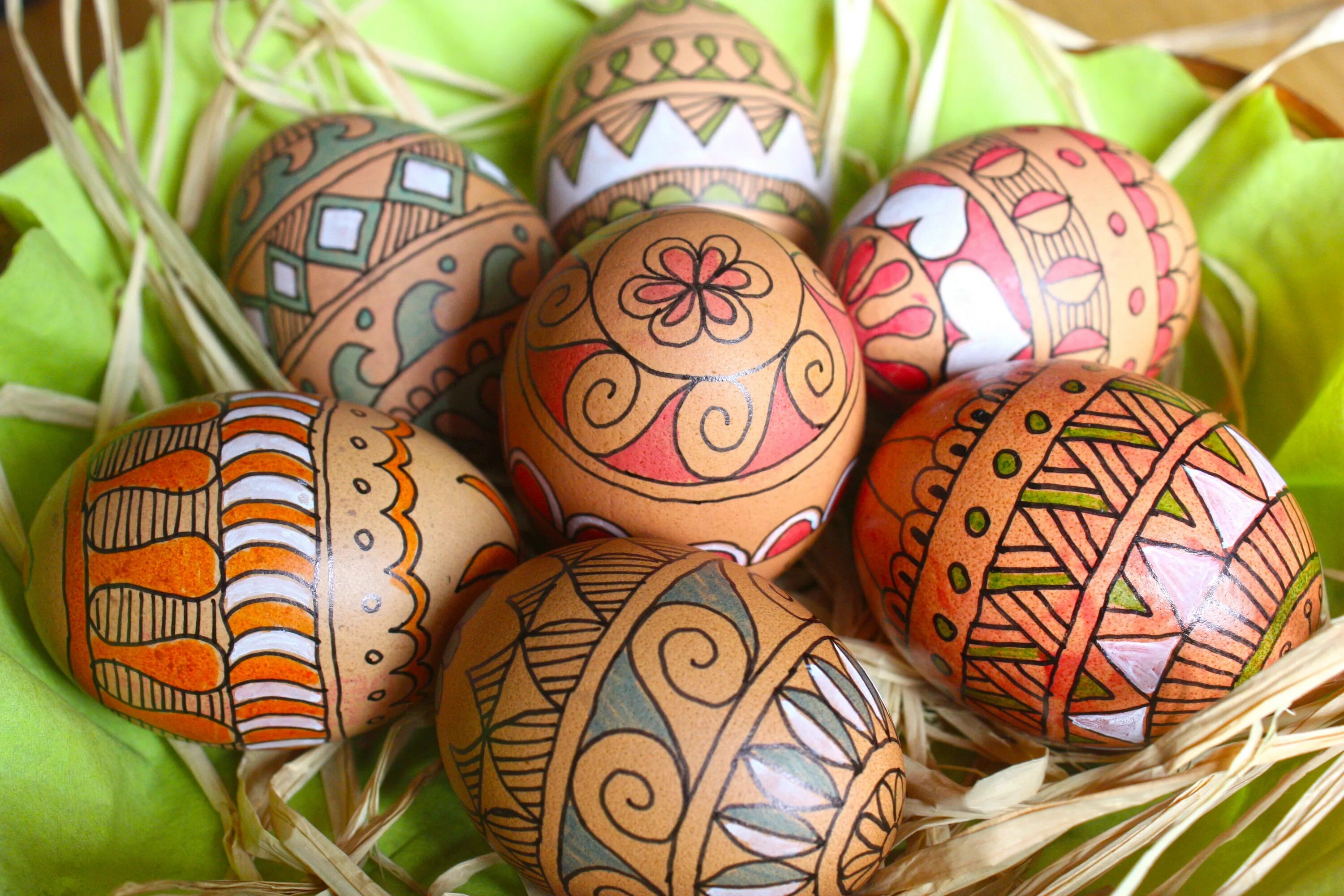 Какой символ пасхи. Пасхальное яйцо. Пасхальные яйца орнамент. Дизайнерские пасхальные яйца. Орнамент на яйце.
