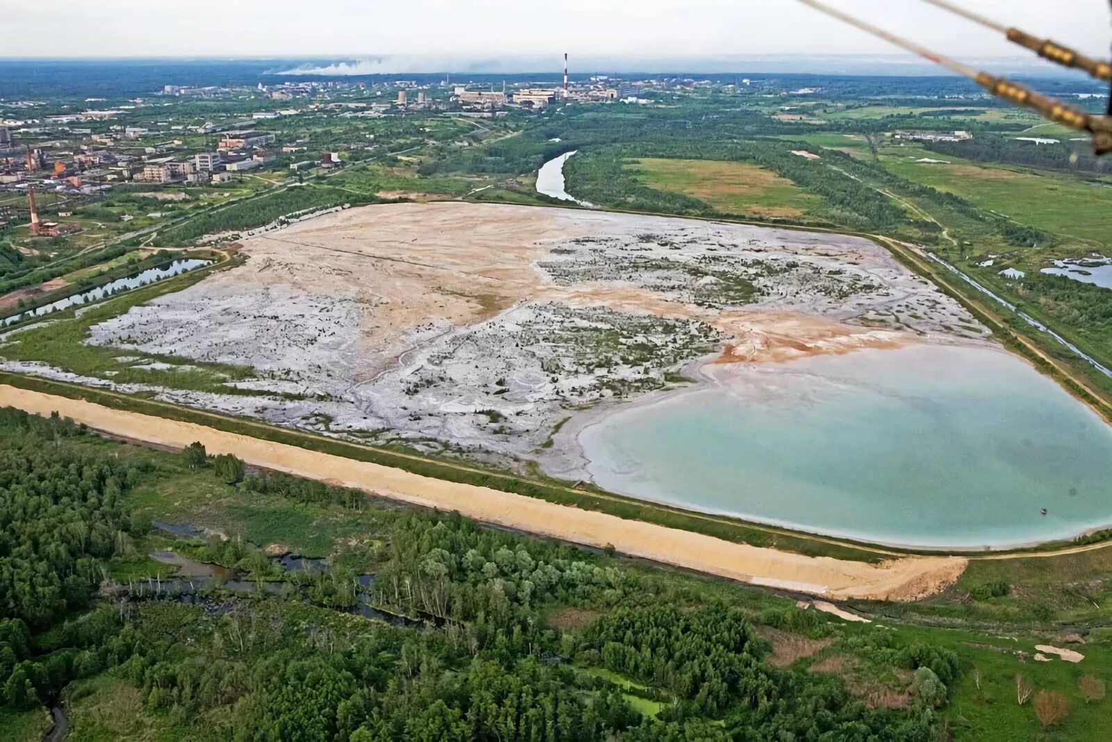 Экология региона нижегородской. Шламонакопитель белое море в Дзержинске. Белое море Дзержинск. Полигон белое море в Дзержинске. Шламонакопитель белое море Дзержинск, Нижегородская область.