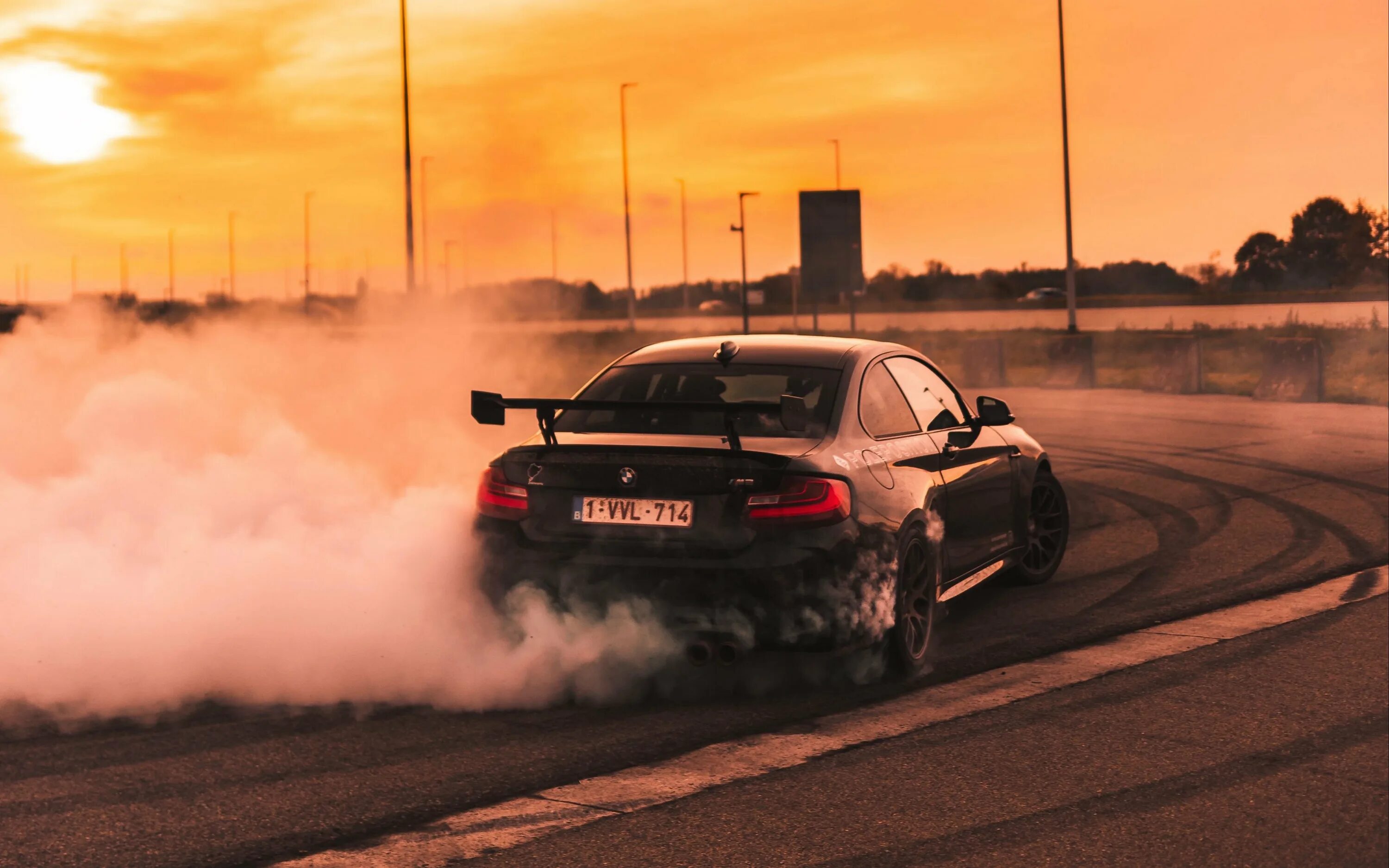 Drift windows. BMW m5 дрифт. BMW m4 дрифт. БМВ м3 2020 дрифт. BMW m5 неон.