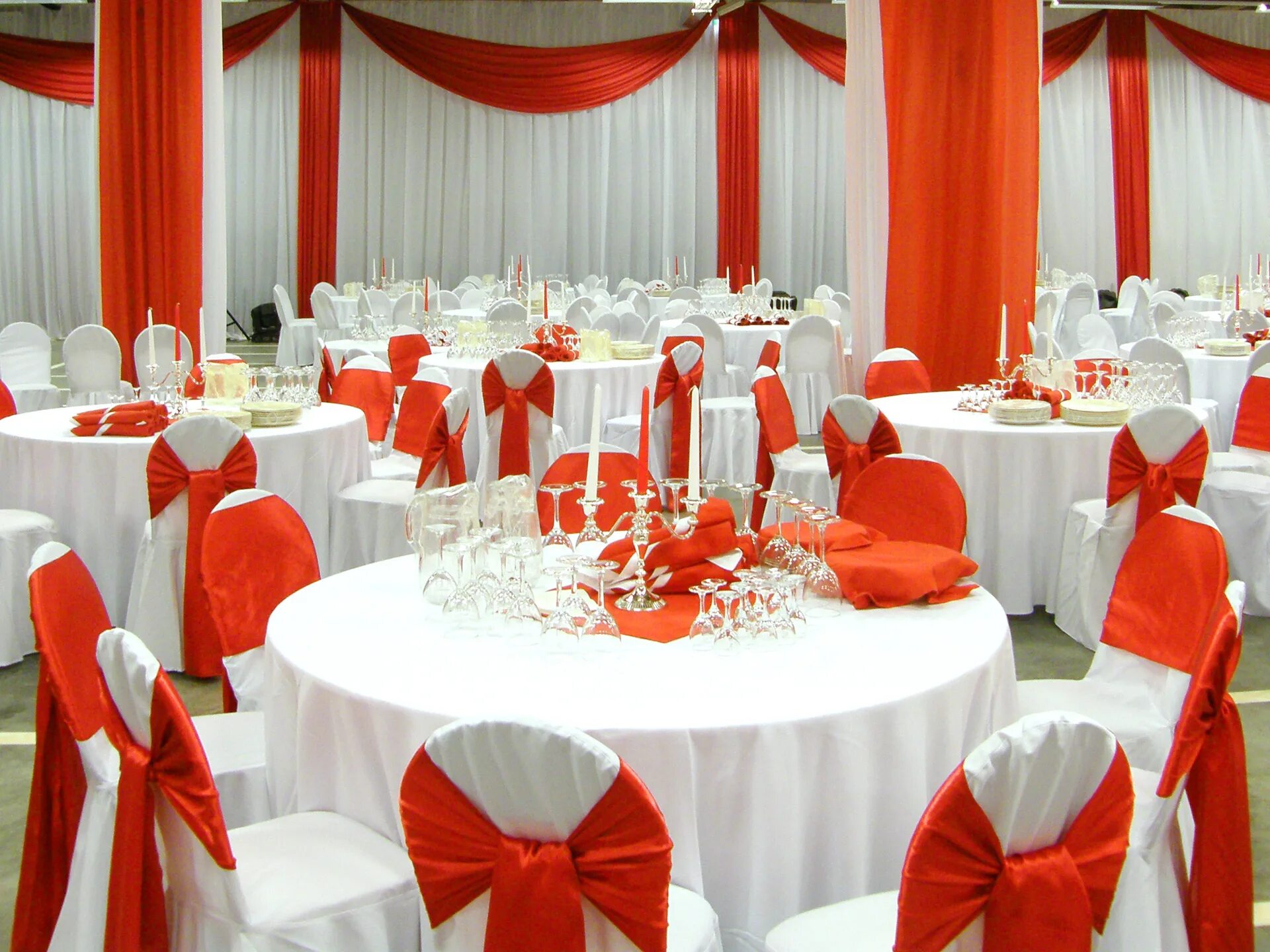 работа оформление залов. украшение зала в фиолетовом цвете. украшение свадебного стола. украшение зала. бюджетное украшение зала на свадьбу.