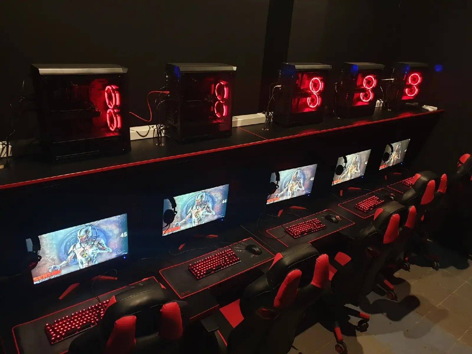 Компьютерный клуб сектор владивосток. Игровой клуб владивосток. Кибер владивосток. Калинина, 295, владивосток, россия. Кибеорклубь владивосток.