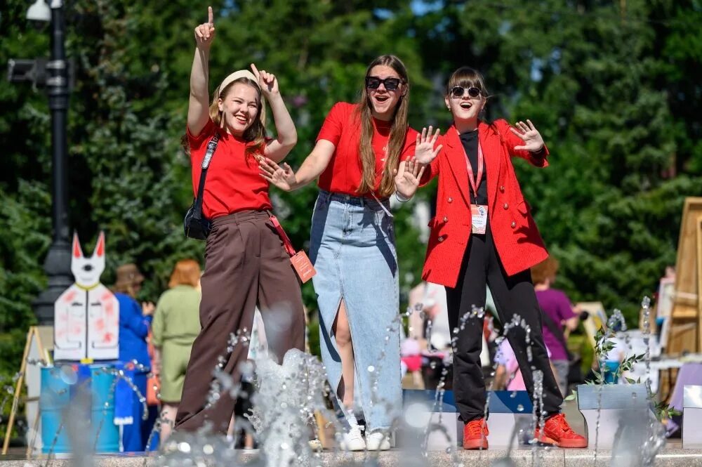 Калирирградденьгорода2018год. Фестиваль проспект. Торговый центр фестиваль москва. Барнаульский техникум сервиса и дизайна одежды. Фестиваль проспект.