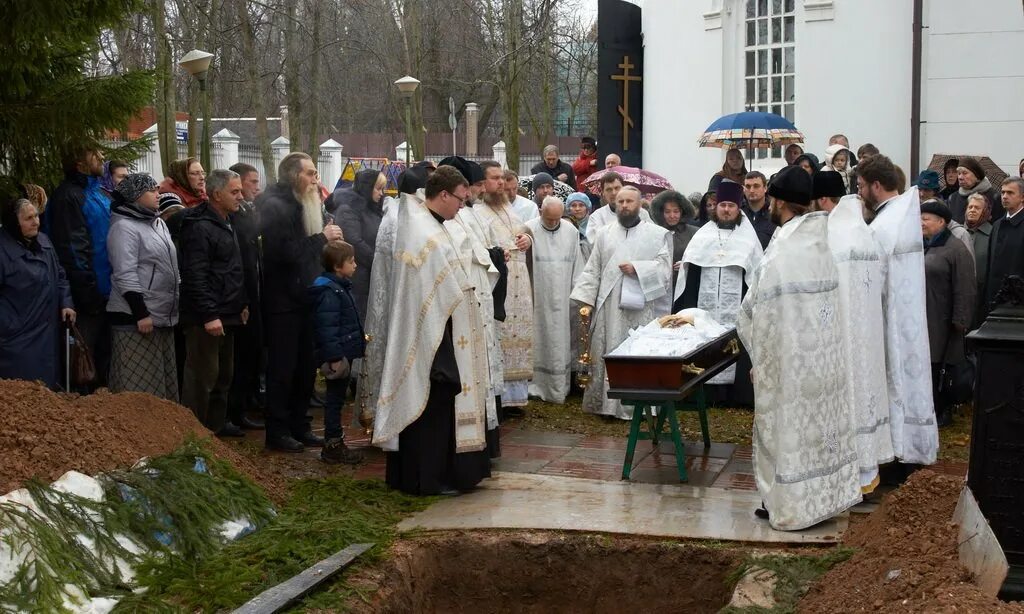 Похорони белого. Протоиерей Руф Поляков. Похороны священнослужителей.