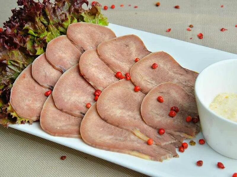 Как сварить язык говяжий правильно и вкусно. Язык отварной. язык говяжий отварной. приготовление говяжьего языка.