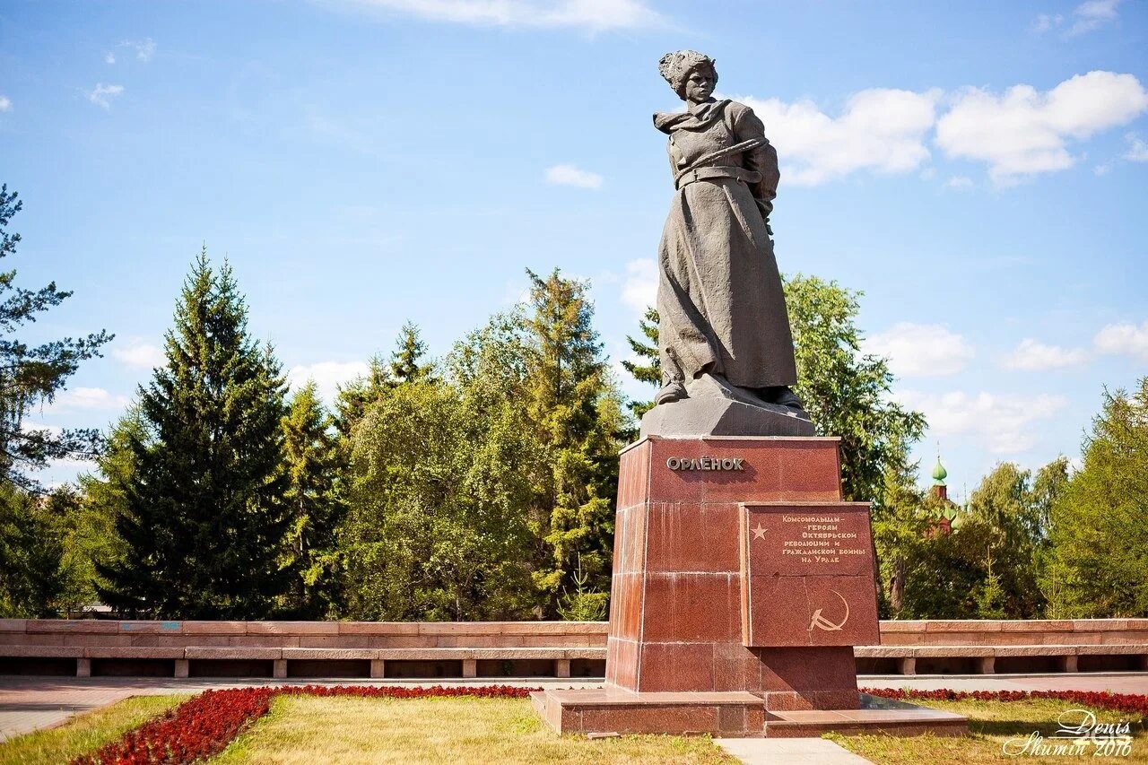 Памятники челябинска. Памятник Орленку в Челябинске. Скульптура орлёнок Головницкий. Орленок Челябинск. Орлёнок (памятник).