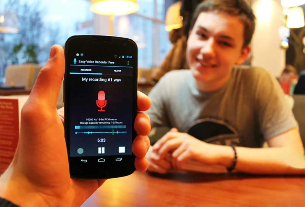 Диктофон на смартфоне. Записывает на диктофон. Recorder на телефон. Диктофон сообщение. Easy voice