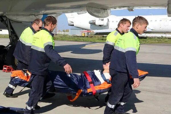 Форма саб в аэропорту. Служба аэропорта казань. Служба аэропорта казань. Сотрудник авиационной безопасности. Актер в аэропорту казани.