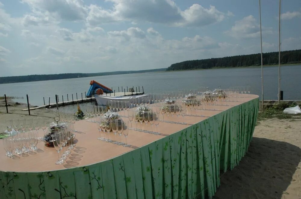 База салют Истринское водохранилище. Турбаза салют Истринское водохранилище. База салют верхняя Сысерть. Загородный комплекс салют верхняя Сысерть.