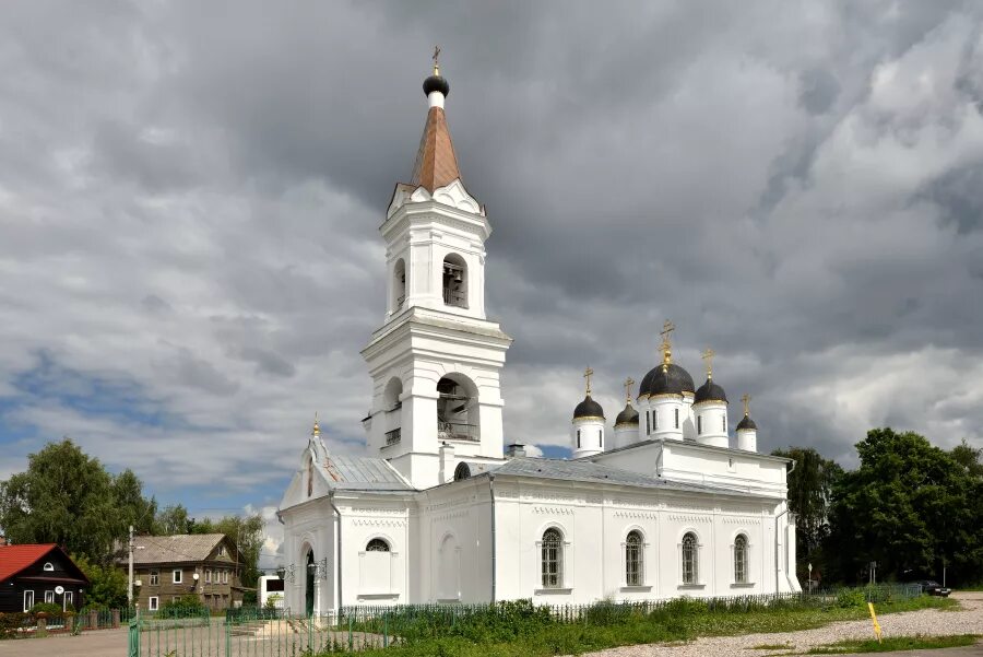 Бело Троицкая Церковь Тверь. Храм Троицы Живоначальной Тверь. Белая Троица Тверь. Тверской храм белая Троица в Твери. М біла