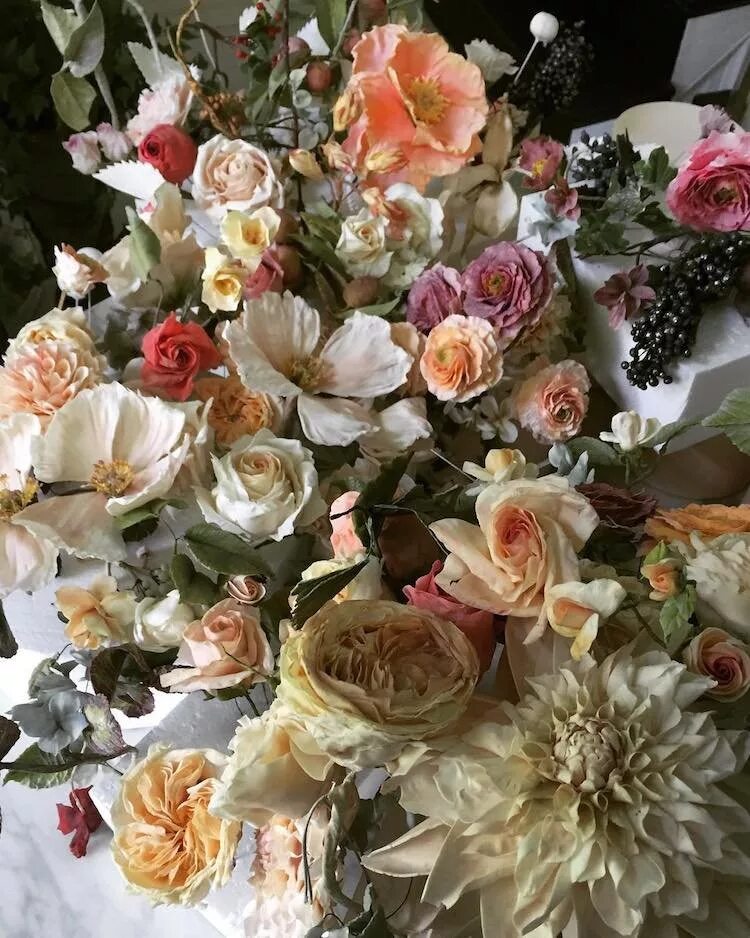 Невероятный цвет. Мэгги Остин кондитер. Торты Мэгги Остин. Потрясающие букеты. Роскошные цветы.