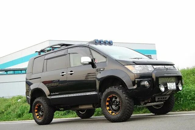 Мицубиси делика оффроад. Mitsubishi delica l400. Mitsubishi delica 4х4 off road. Делика переделки. Делика переделки.
