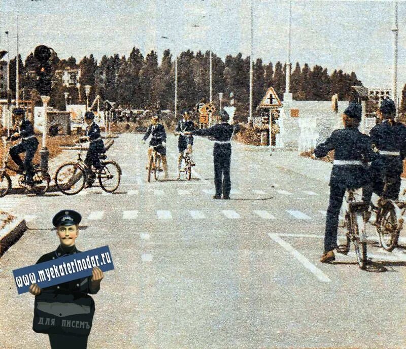 пожар в универмаге краснодар. советские здания краснодара. кафе лакомка тамбов 1980 год. фото краснодара 1982 года. александровский бульвар краснодар.