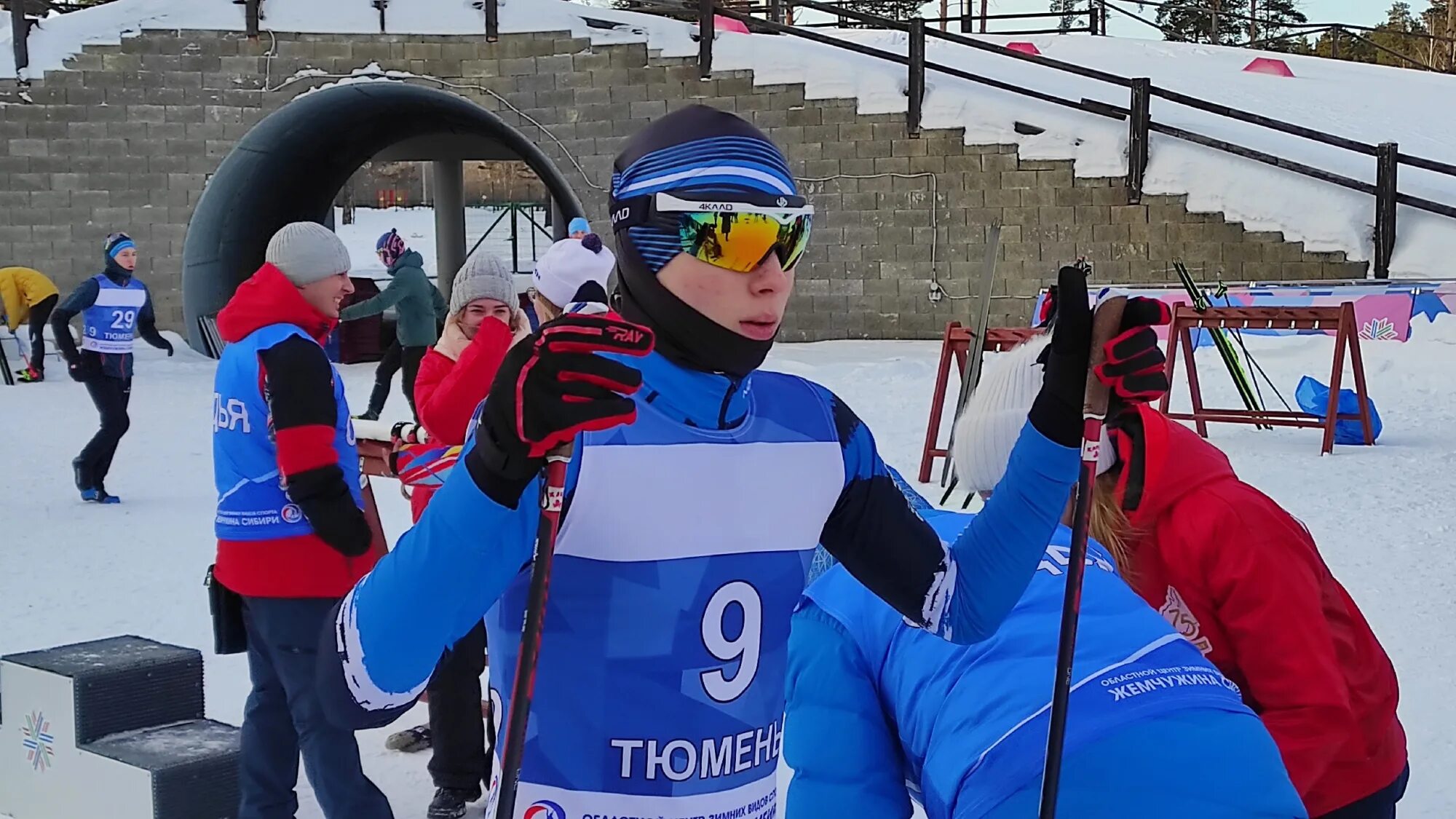 лыжные гонки. соревнования лыжным гонкам 2023. лыжные гонки непряева. кировск соревнования по лыжным гонкам 2022. лыжные гонки женщины.