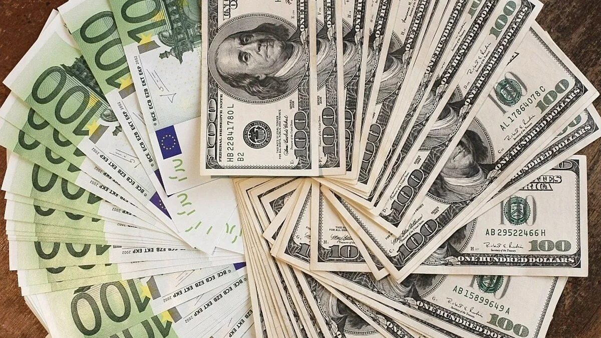 Что покупать доллары или евро. Доллар и евро. Валюта фото. Деньги евро доллары. Доллары и евро картинки.