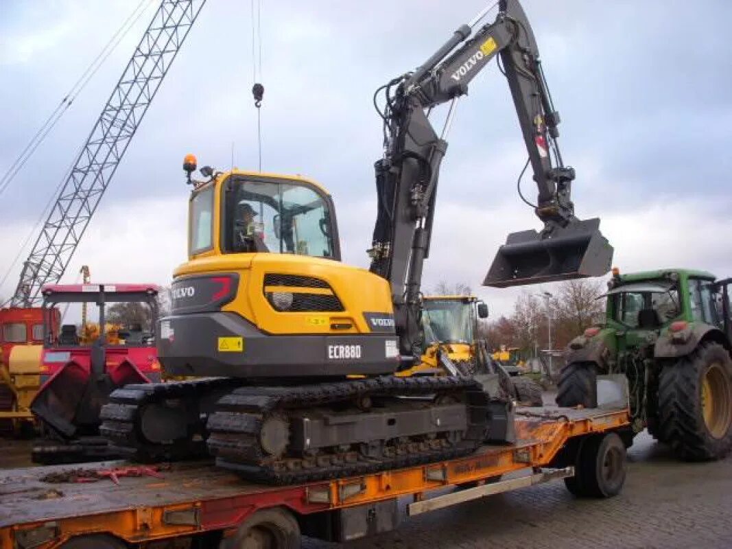 Экскаватор бу вольво. Volvo Excavator 2022. Volvo ecr88 мини экскаватор. Volvo ecr88 Plus кабина. Экскаватор Германия.