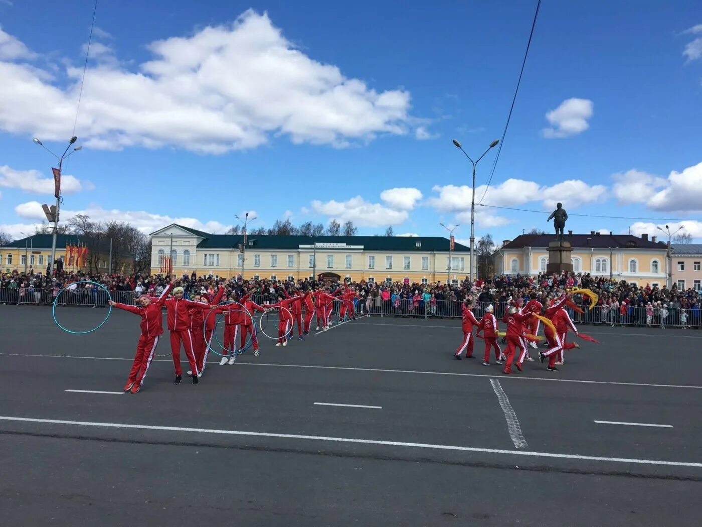 1 мая петрозаводск. День Победы в Петрозаводске. 9 Мая день Победы в Петрозаводске. Площадь Победы Петрозаводск. Парад Победы в Петрозаводске Финляндия 43 год.