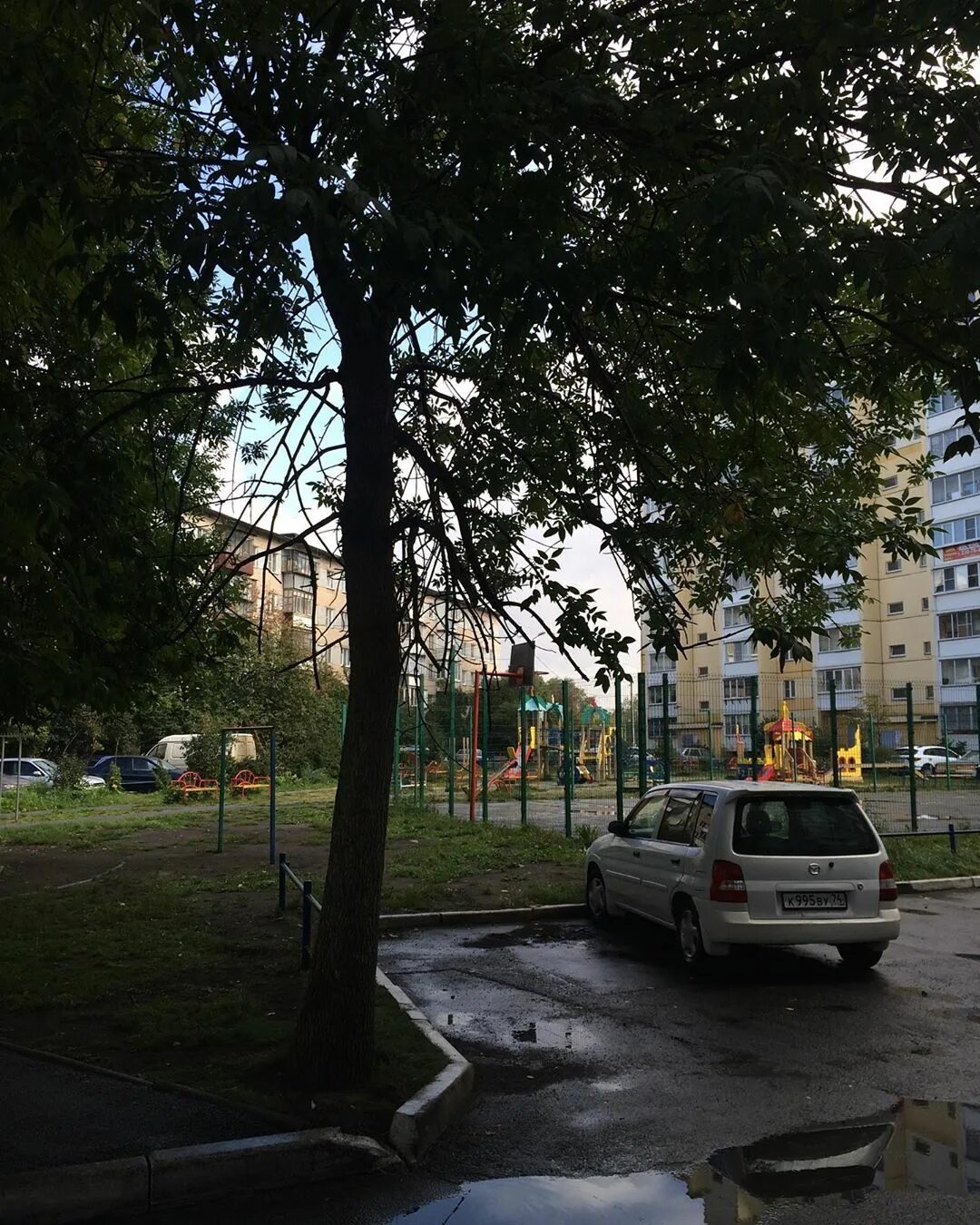 Давай посидим часов до пяти. Давай посидим часов до пяти. Ночные посиделки у костра вдвоем. Давай посидим часов до пяти песня. Давай посидим часов до пяти.