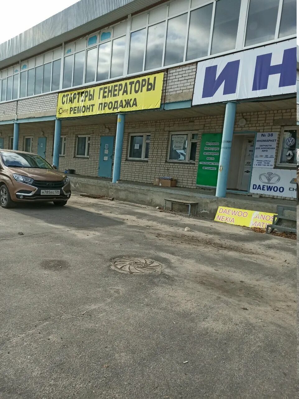 Движение грузовиков по "большому" кольцу на перекрёстке Остужева - Минская запре