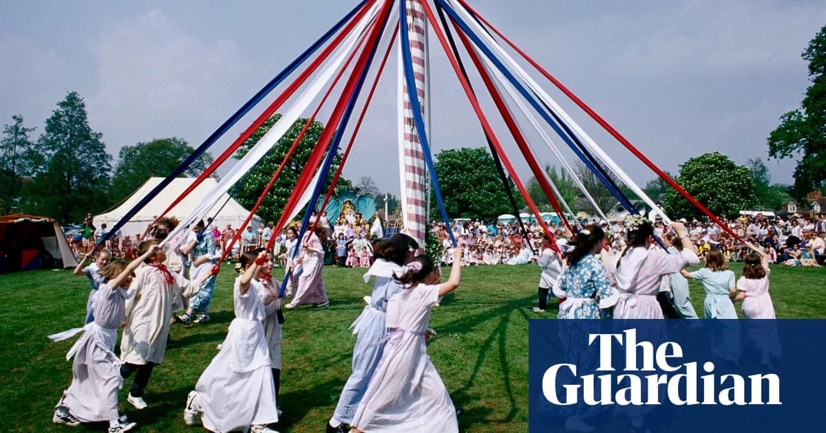 8 may day. Мэй Дэй праздник в Англии. Майский шест Бельтайн. Белтейн Майское дерево. Праздник Бельтайн в Великобритании.