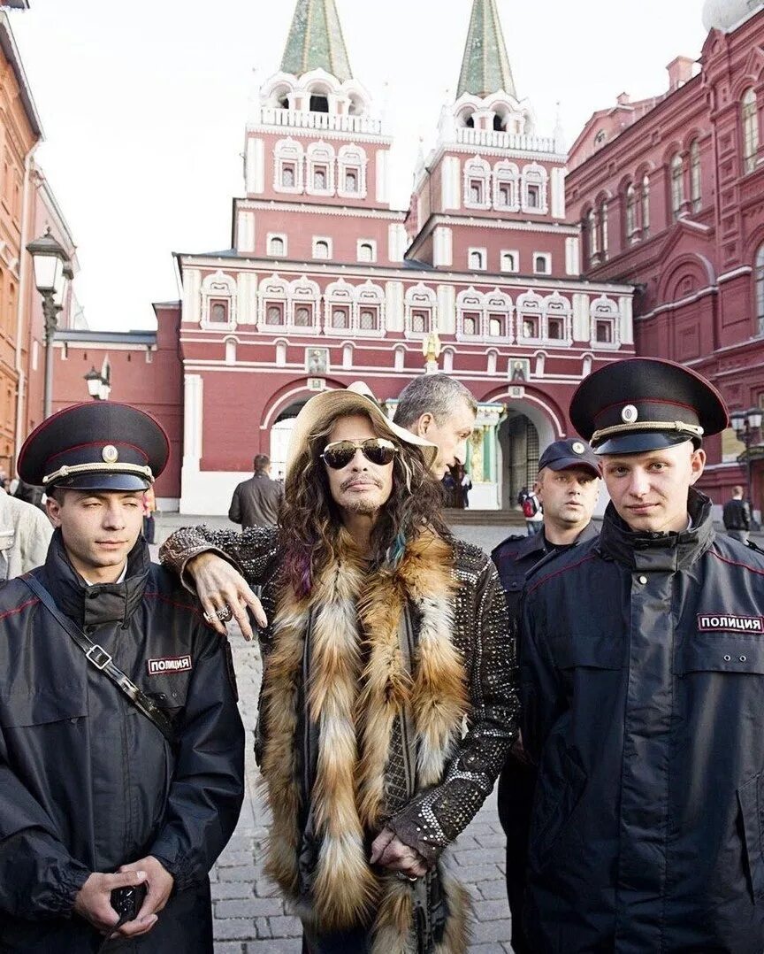 Знаменитые люди московской. Звезды на красной площади. Мировые знаменитости на красной площади. Звезды Голливуда на красной площади.