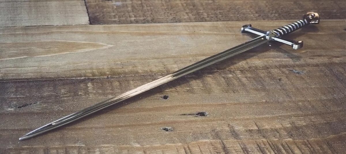 Double bladed katana. A double-edged sword idiom. Double edged. Dual edge sword. Меч таноса чертеж.