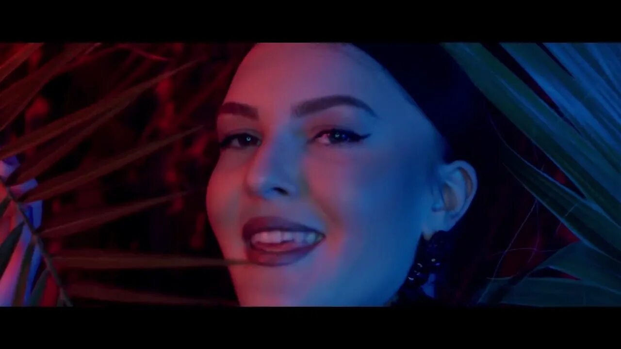 Трио style mix. Включи видео этой песни. Музыкальные видеоклипы. Света певица 90. Включи видео этой песни.