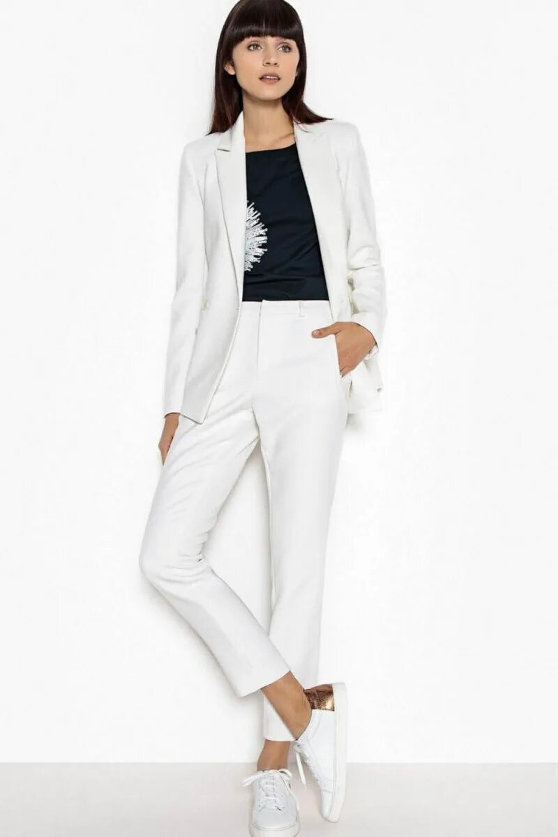Белый пиджак и брюки. Белые брюки с пиджаком. Брюки под белый пиджак мужской. Брюки черные и белый жакет. Белая рубашка черные брюки.
