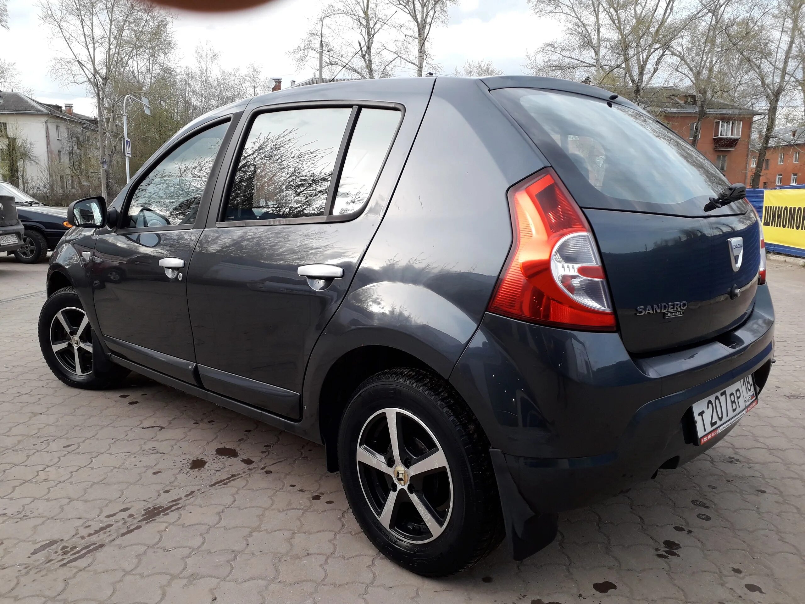 Renault sandero 2009. Sandero 2009. Рено Сандеро 2009. Sandero 2009-2014. Renault Sandero 2009 черная.