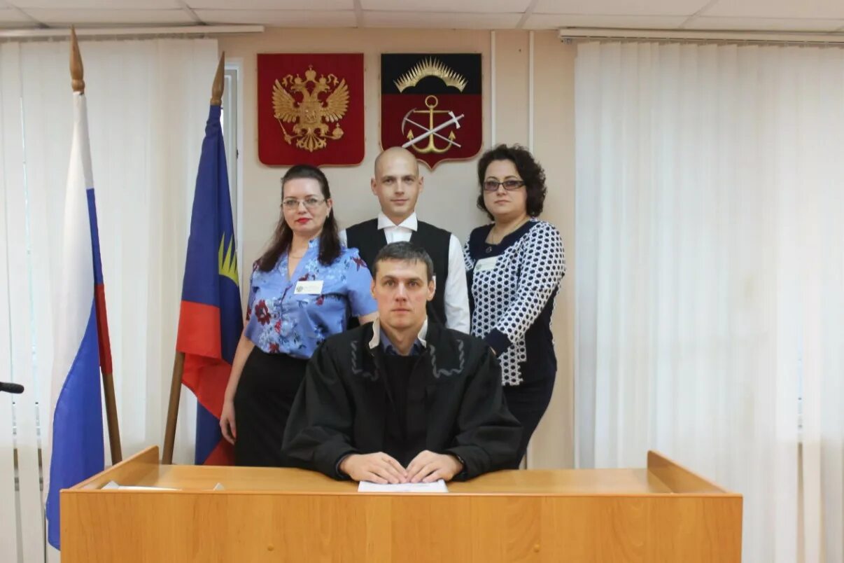 Мировой судебный участок. Мировые судьи мурманск. Улица шестой комсомольской батареи 55 мурманск. Судьи мурманского областного суда. Мировой судья судебного участка первомайского района.