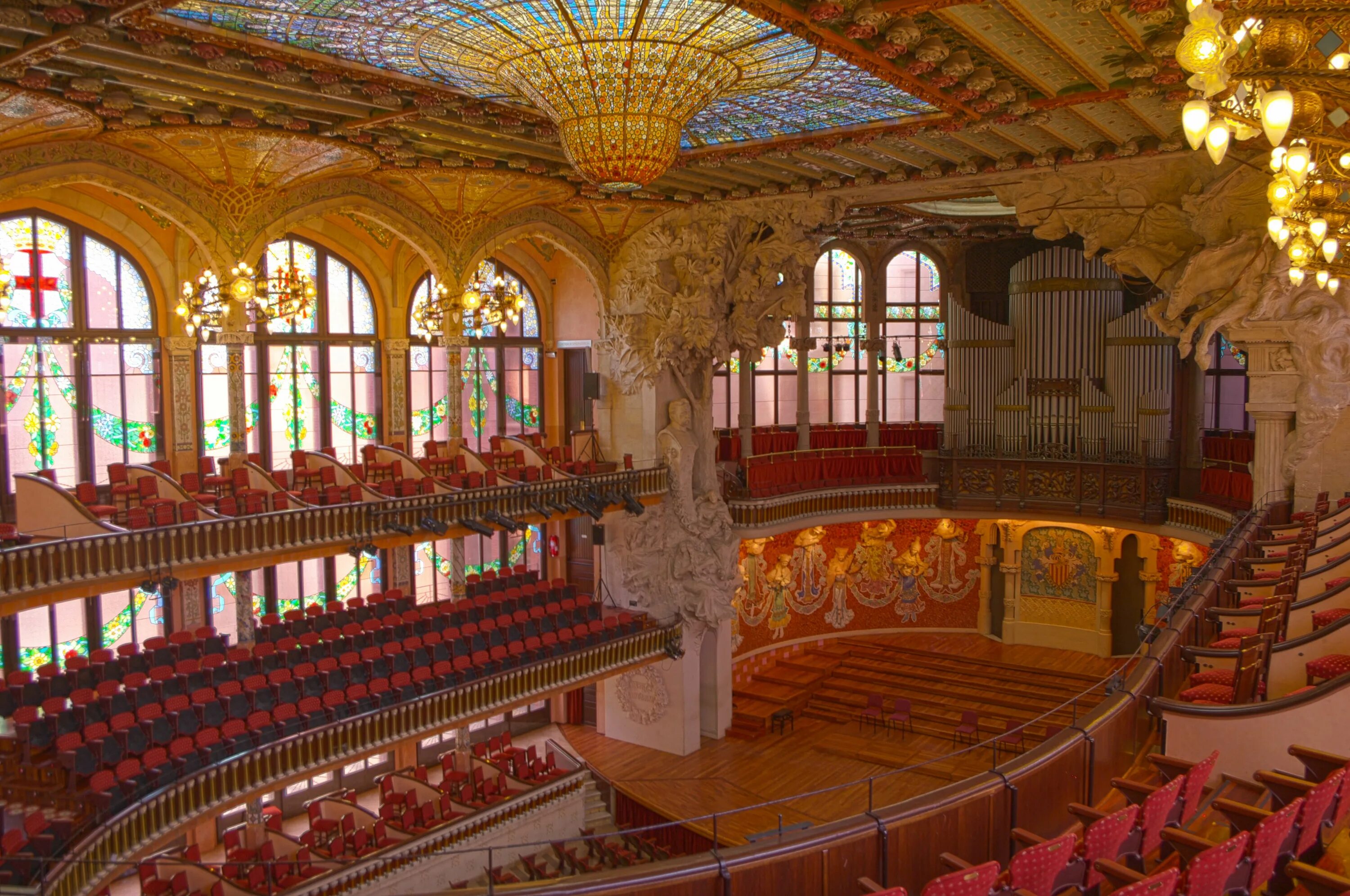 Palau de la música Catalana Барселона. Дворец каталонской музыки в Барселоне. Дворец каталонской музыки, Испания, Барселона.. Дворец каталонской музыки в Барселоне снаружи. Сайт дворец музыки