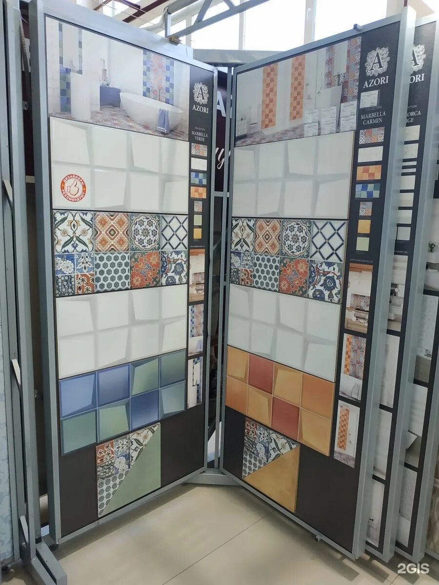Где продавать плитку. Где продавать плитку. Керамическая плитка ассортимент. Ассортимент кафельной плитки. Экспозитор для керамической плитки.