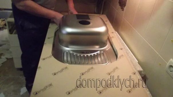 Как правильно вырезать мойку в столешницу. Вырезка мойки в столешницу. выпилить столешницу под мойку. раковина вырезанная в столешнице. отверстие в столешнице под мойку.