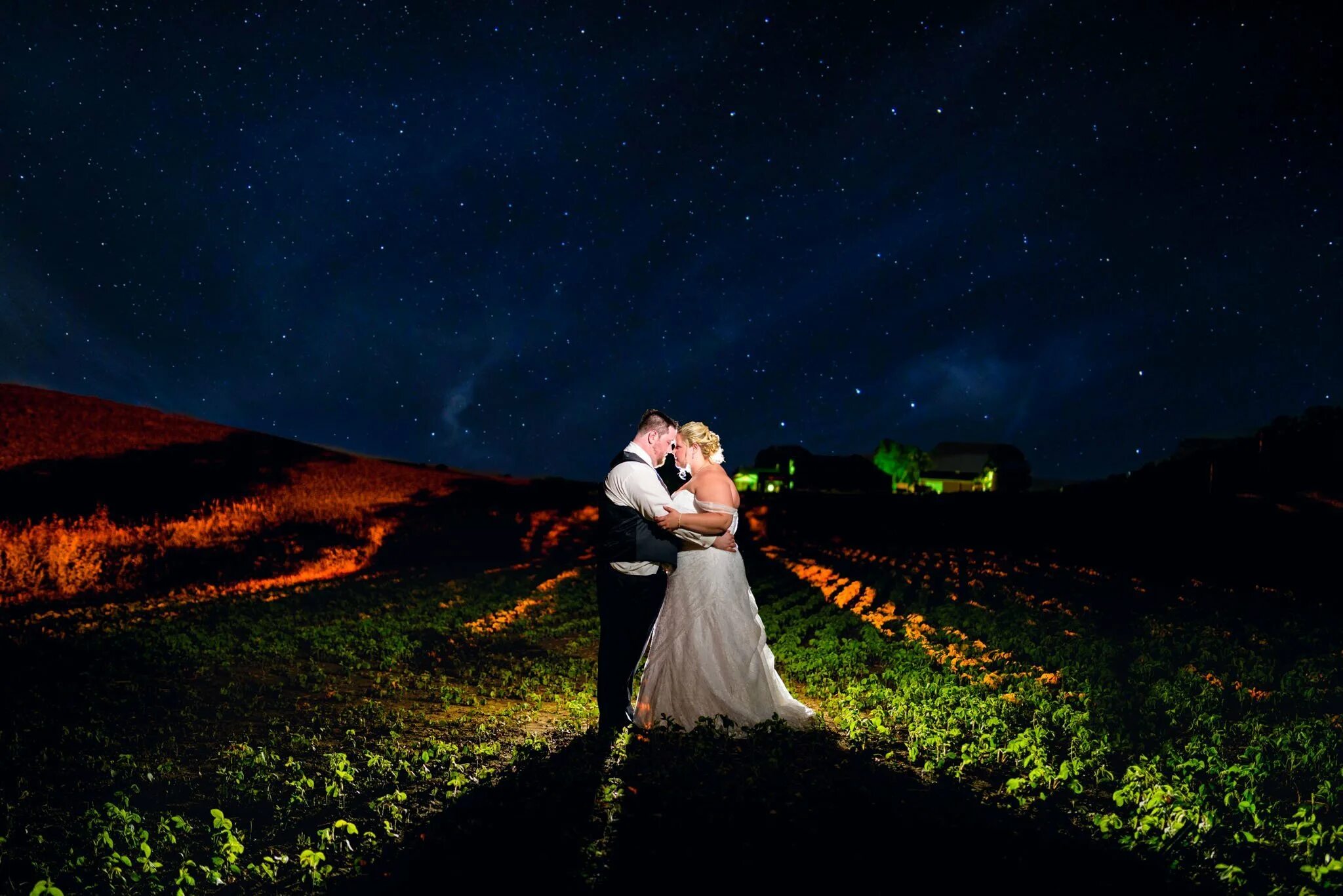 Ночь невесты. Видео невеста ночь. Молодожены первая брачная ночь. Свадебная фотосессия ночью. Свадебная ночь.