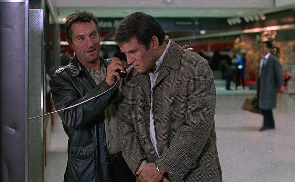 Том хэнкс 1984. Мыльная пена фильм 1991. Роберт де ниро успеть до полуночи. Гонки `пушечное ядро` фильм 1981. Джим керри однажды укушенный (1985) фильм.