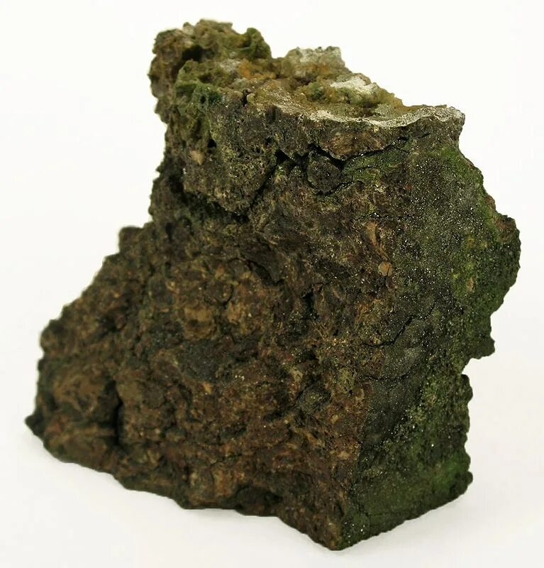 Хромит железа ii. Хромистый Железняк минерал. Хромит руда. Хромистый Железняк в природе.