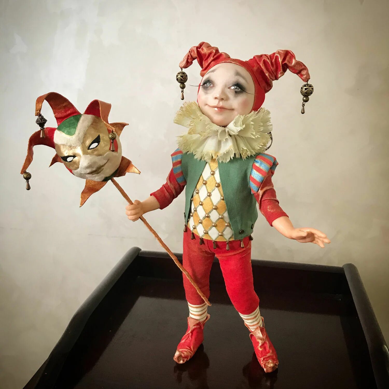 Авторская кукла арлекин. Картинки куклы арлекин. Куклы коломбина арлекино. Арлекин 81554 кукла. Венецианская кукла арлекин.