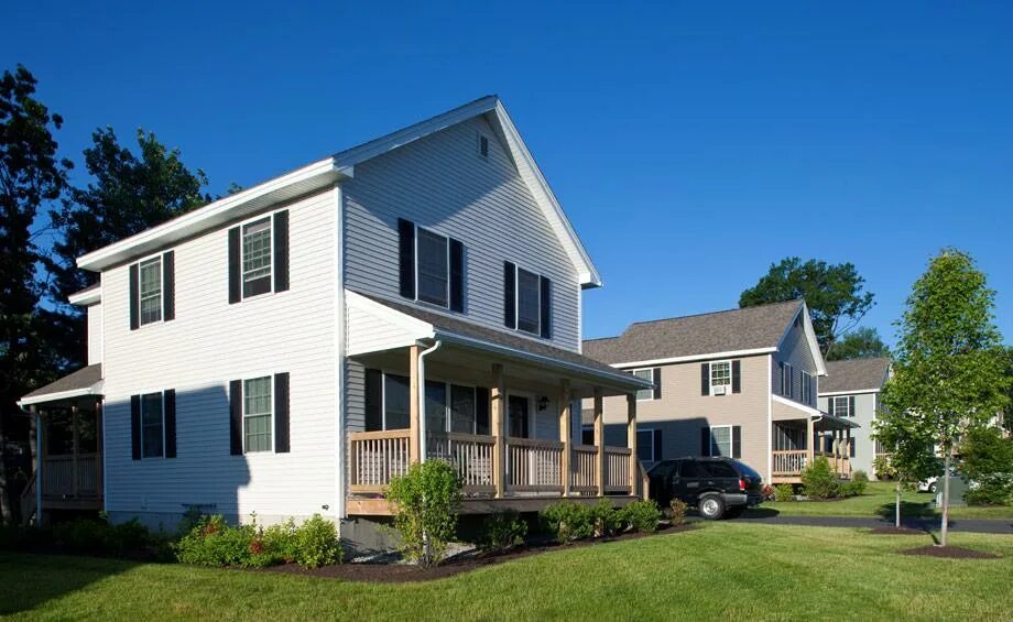 Single Family Home. Typical Single Family House. Single Family Home in Manassas. Single-Family detached Home.