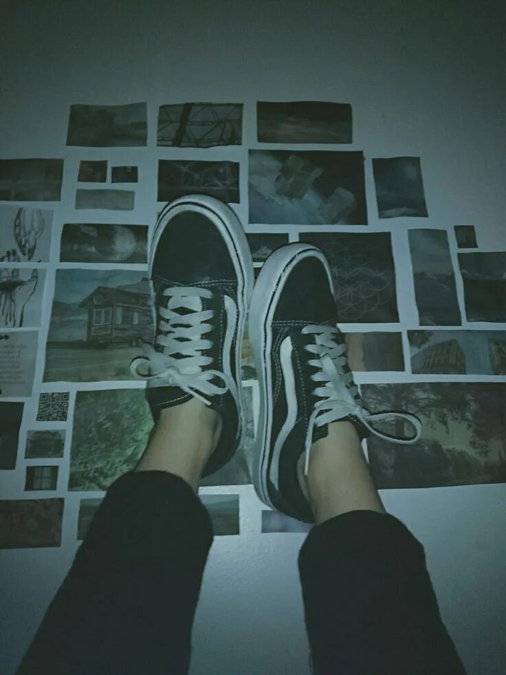 Skater boy aesthetic стиль. Эстетика одежды девушки подростки. Грустные подростки эстетика. Эстетика черные подростки. Эстетика черные подростки.