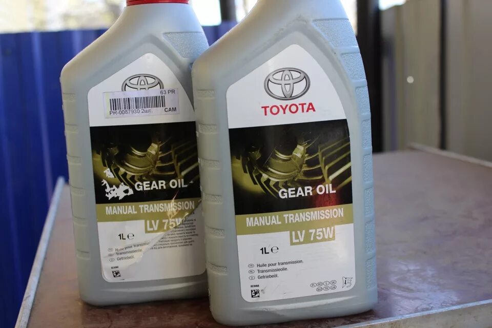 Какое масло заливать коробку робот. Toyota lv 75w MT. Toyota Gear Oil lv 75w 08885-81001. Тойота Gear Oil lv 75w. Toyota 08885-81001 Getriebeoil lv 75w.