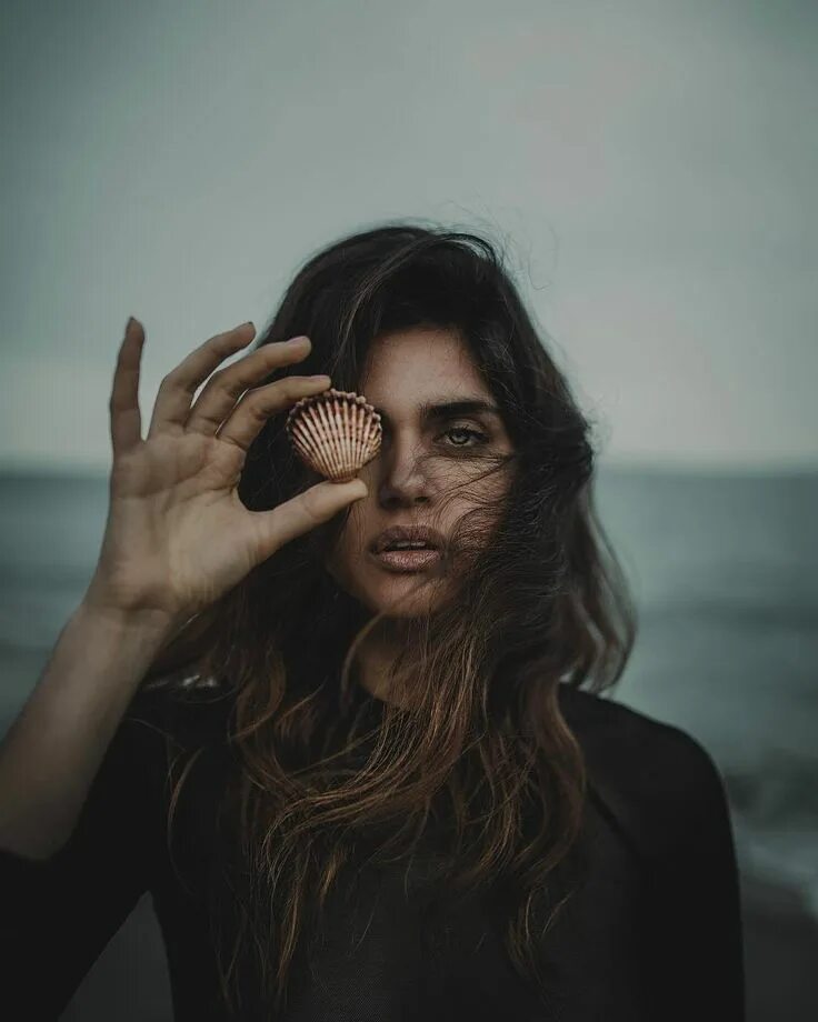 Sarah Hyland Photographer self portrait, Photographer headshots, Photography pos