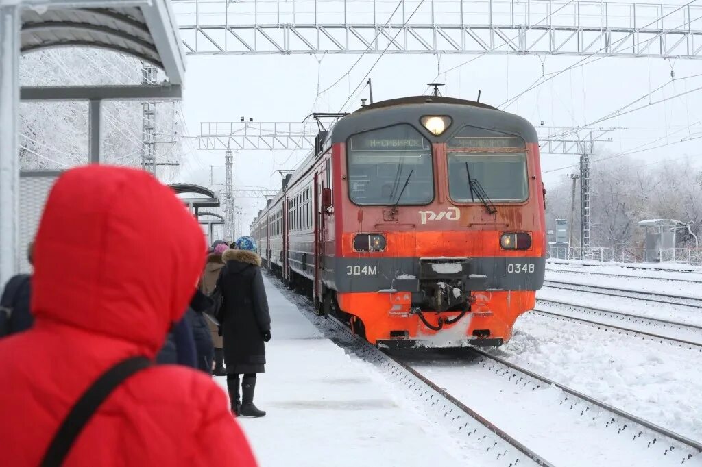 Электричка береговая новосибирск. Электричка Новосибирск Татарск. Пригородные поезда Новосибирск. Новые электрички. Электричка Москва.