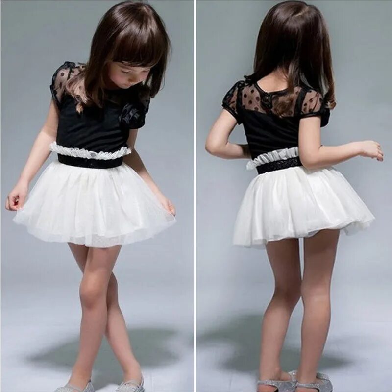 маленькая девочка в короткой юбке. детские короткие юбки. детские коротенькие юбки. детские мини юбки для девочек. маленькие девчонки в мини.