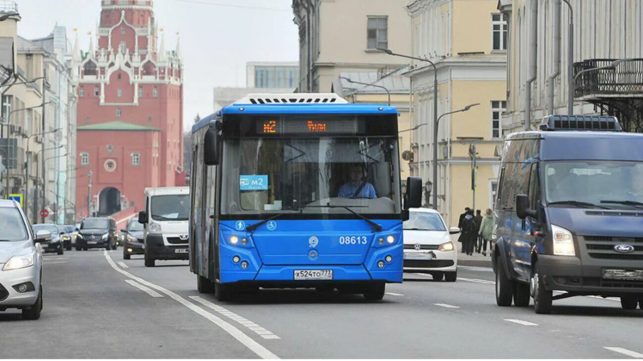 Вопрос ехать в москву. Автобус Москва. Транспорт Москвы. Московский автобус. Автобус в центре Москвы.
